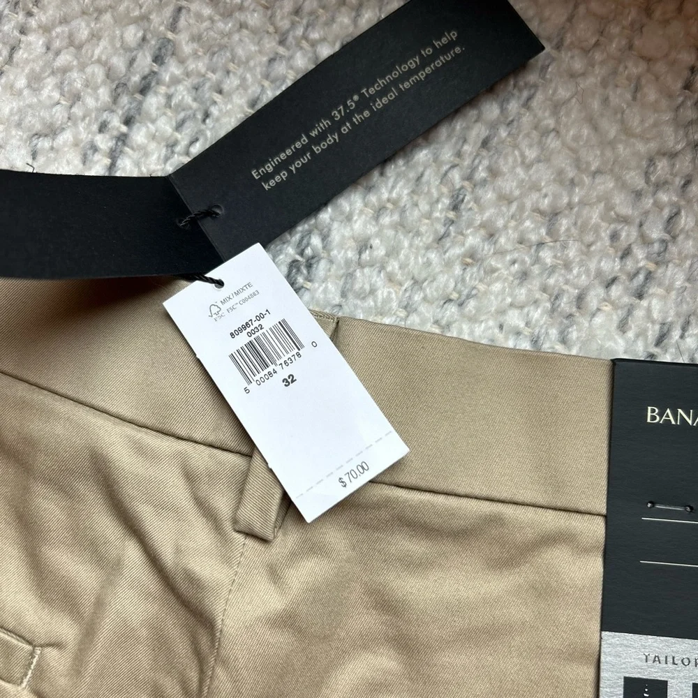 NWT Banana Republic Men’s Core Temp  Khaki Shorts